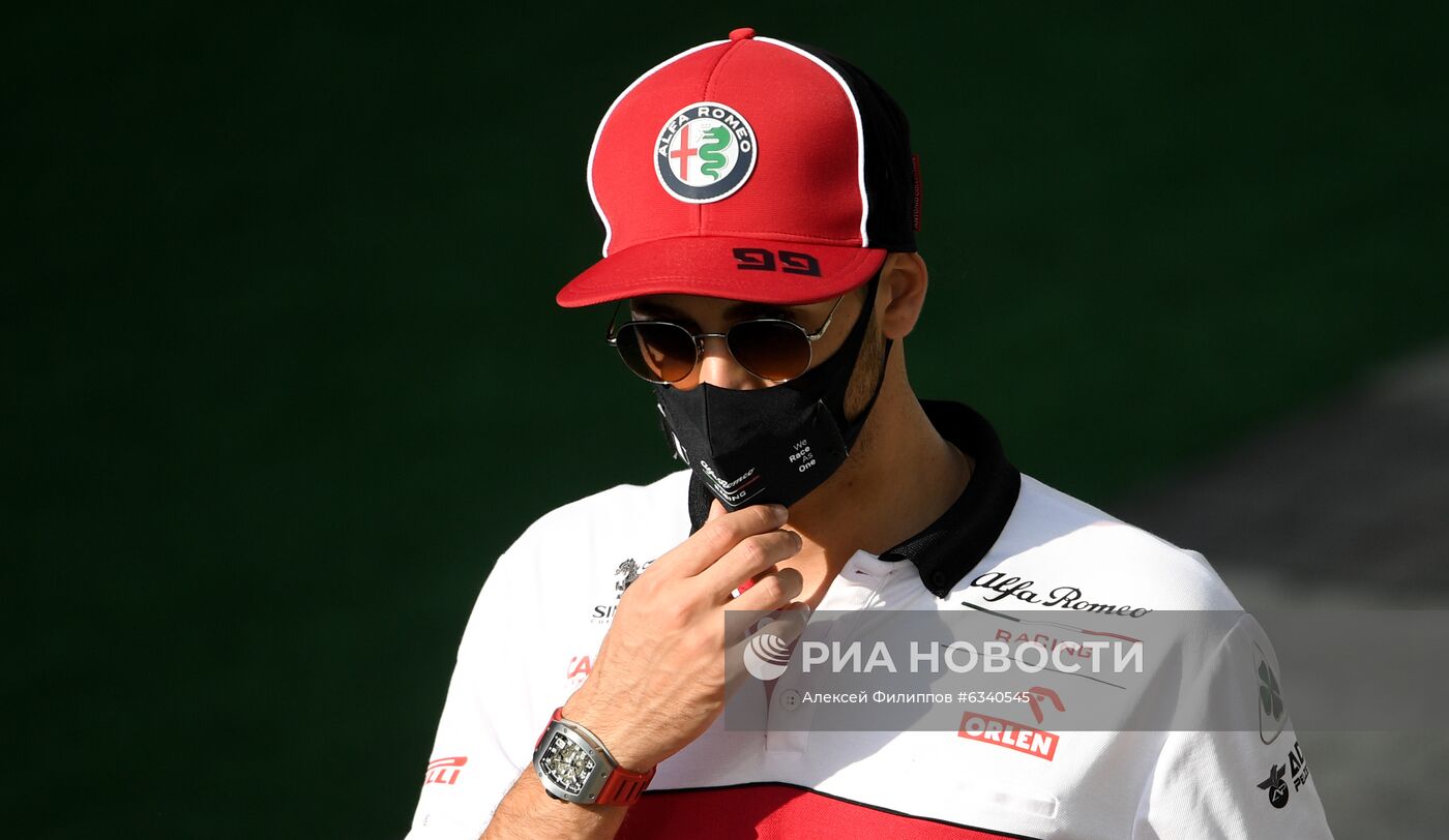 Подготовка к российскому этапу чемпионата мира по кольцевым автогонкам в классе "Формула-1"