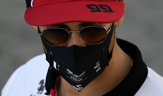 Подготовка к российскому этапу чемпионата мира по кольцевым автогонкам в классе "Формула-1"