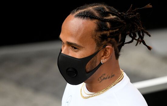 Подготовка к российскому этапу чемпионата мира по кольцевым автогонкам в классе "Формула-1"