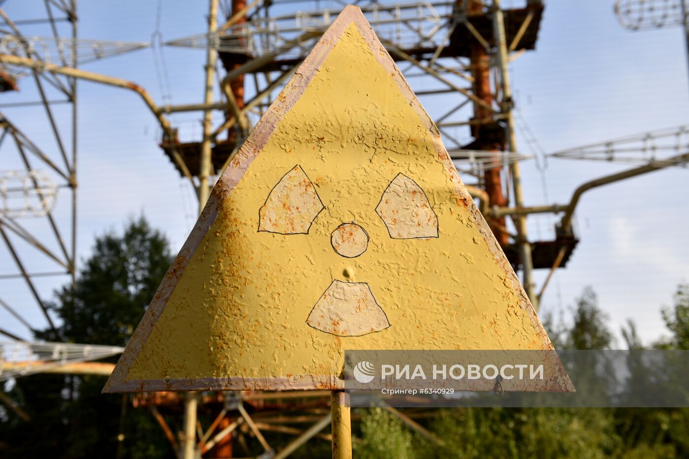 Туристы в зоне отчуждения Чернобыльской АЭС