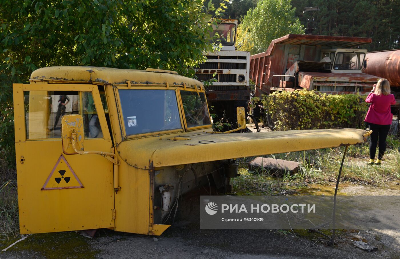 Туристы в зоне отчуждения Чернобыльской АЭС