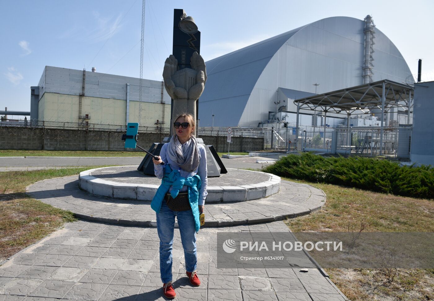 Туристы в зоне отчуждения Чернобыльской АЭС