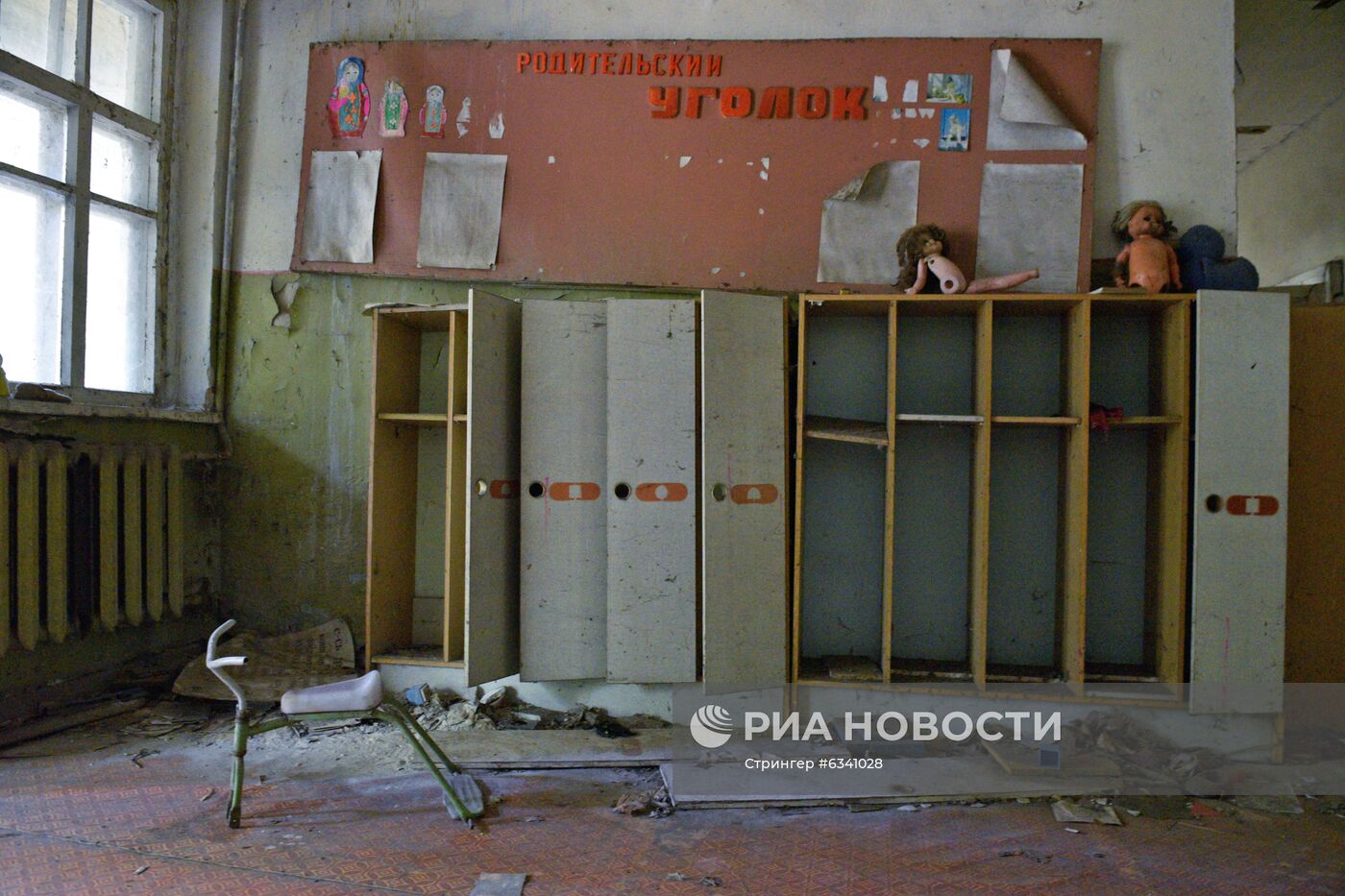 Туристы в зоне отчуждения Чернобыльской АЭС