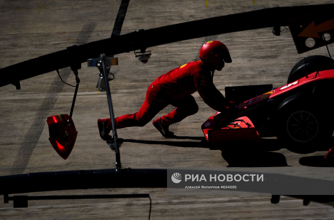 Автоспорт. Формула 1. Гран-при России. Свободные заезды. Первая сессия