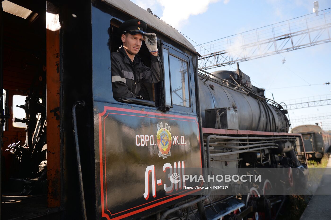 Подготовка ретро-паровоза к запуску по туристическому маршруту в Свердловской области