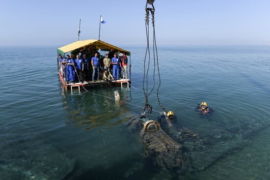 Подъем истребителя "Аэрокобра" со дна Черного моря 