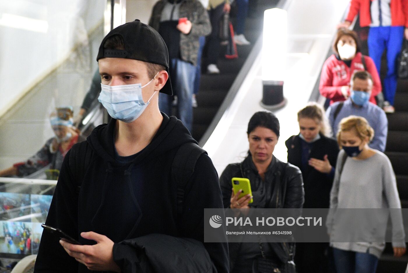 Мэр Москвы С. Собянин напомнил о необходимости носить маски в общественных местах