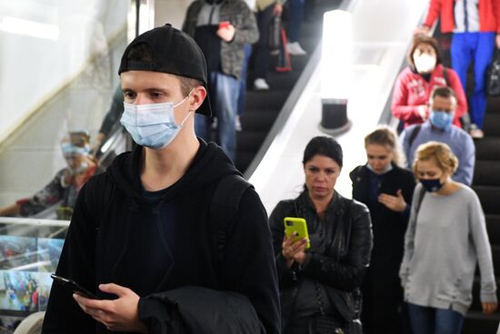 Мэр Москвы С. Собянин напомнил о необходимости носить маски в общественных местах