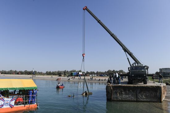 Подъем истребителя "Аэрокобра" со дна Черного моря 