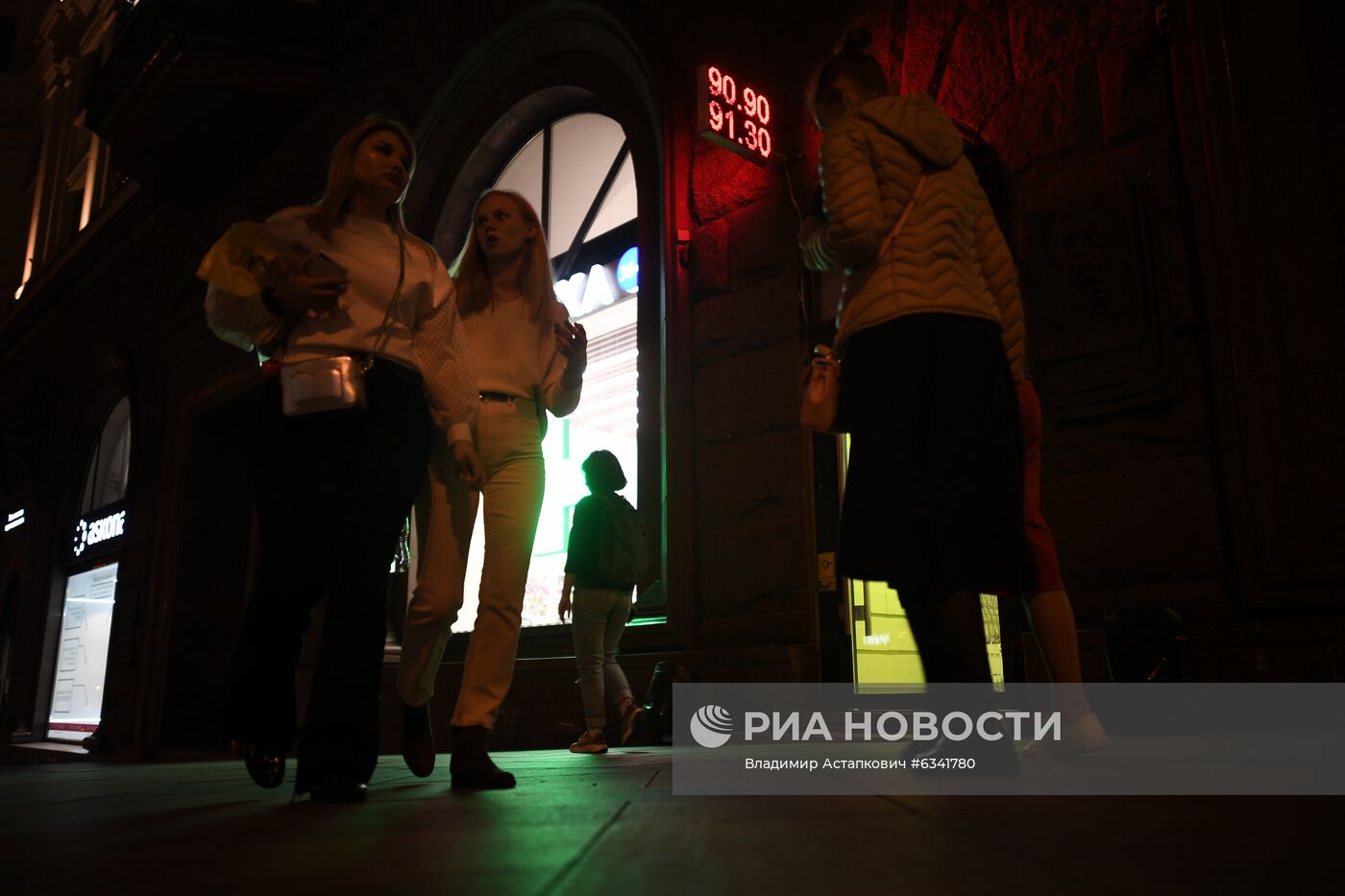 Евро поднялся выше 91 рубля впервые с февраля 2016 года