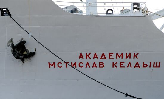 Подготовка к отправке международной арктической экспедиции на судне "Академик Мстислав Келдыш"
