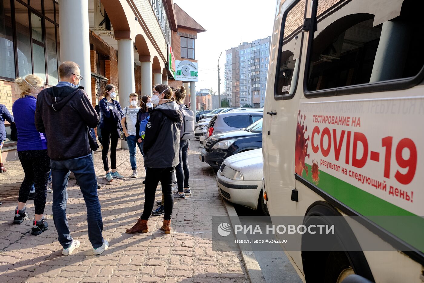 Подготовка к отправке международной арктической экспедиции на судне "Академик Мстислав Келдыш"