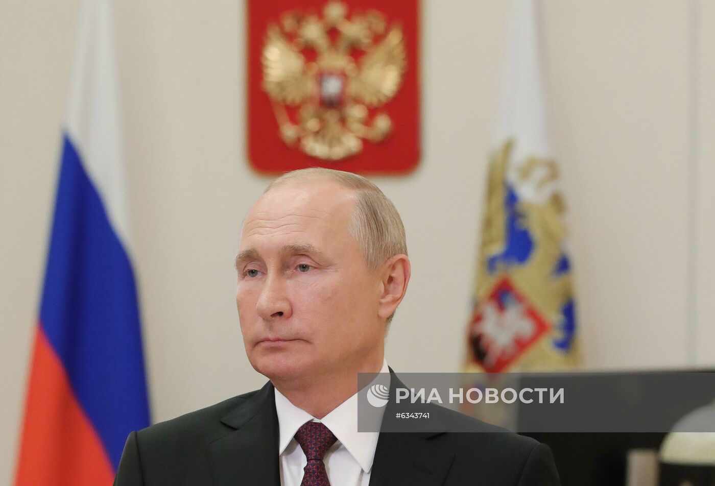 Президент РФ В. Путин поздравил работников и ветеранов атомной промышленности