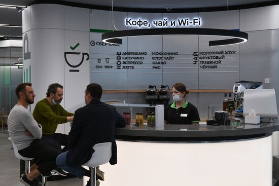Сбербанк открыл первый офис в новом формате