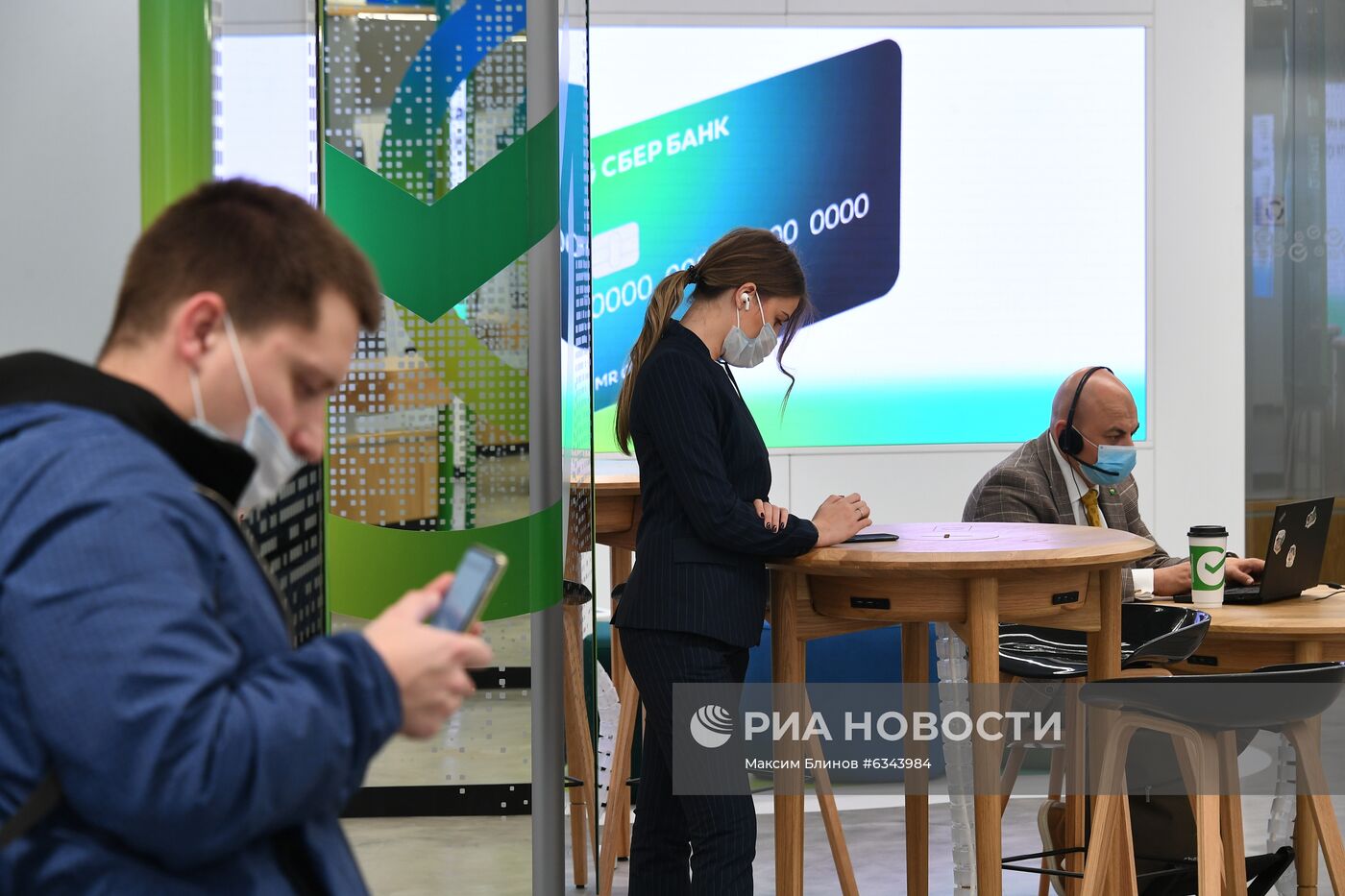 Сбербанк открыл первый офис в новом формате