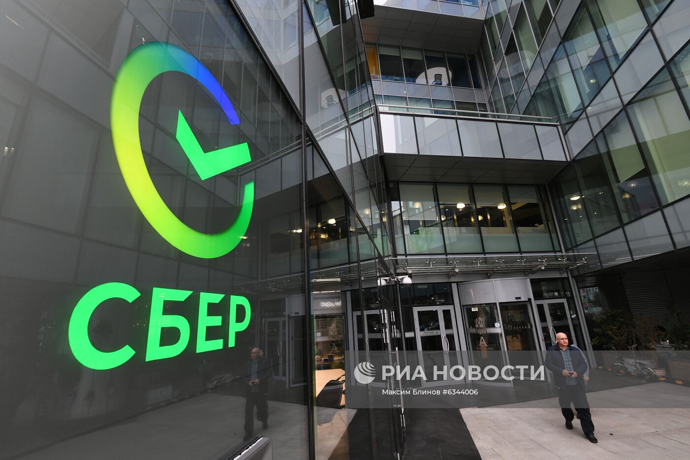 Сбербанк открыл первый офис в новом формате