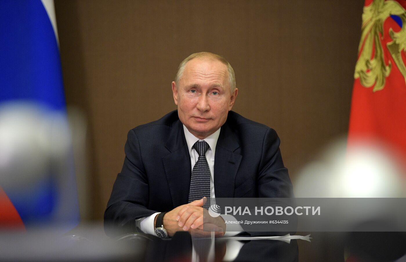 Президент РФ В. Путин встретился с президентом Молдавии И. Додоном