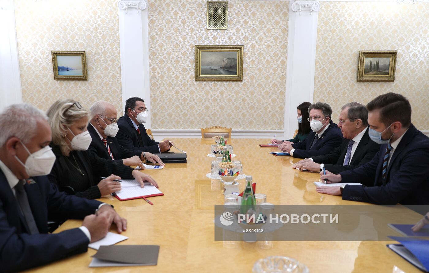 Встреча главы МИД РФ С. Лаврова с заместителем председателя Совета министров Кубы Р. Кабрисасом