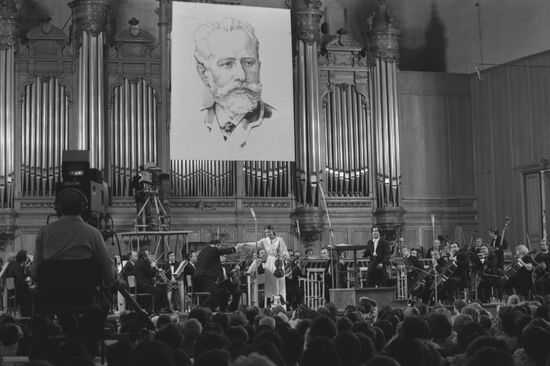 Скрипачка Виктория Муллова