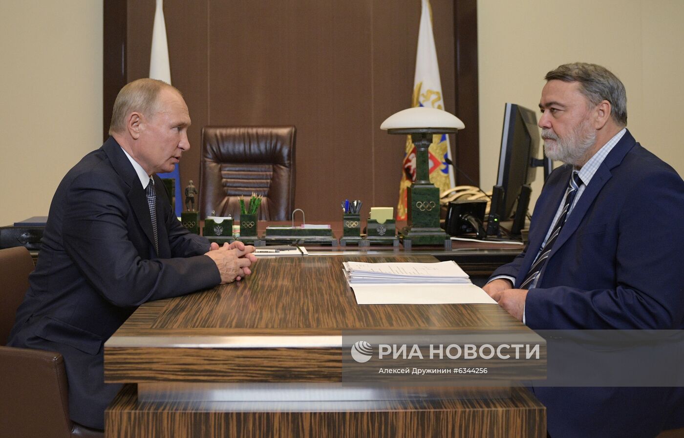 Президент РФ В. Путин встретился с руководителем ФАС И. Артемьевым
