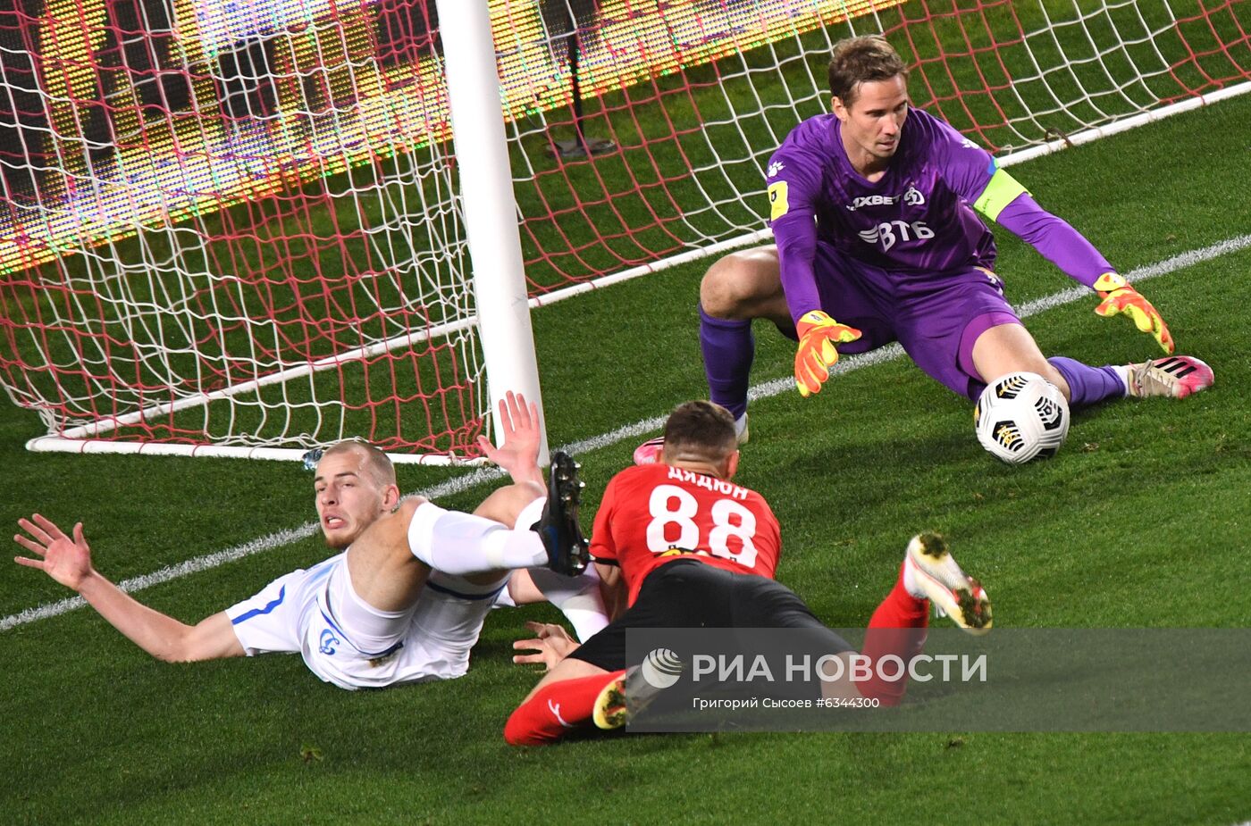 Футбол. РПЛ. Матч "Химки" - "Динамо"