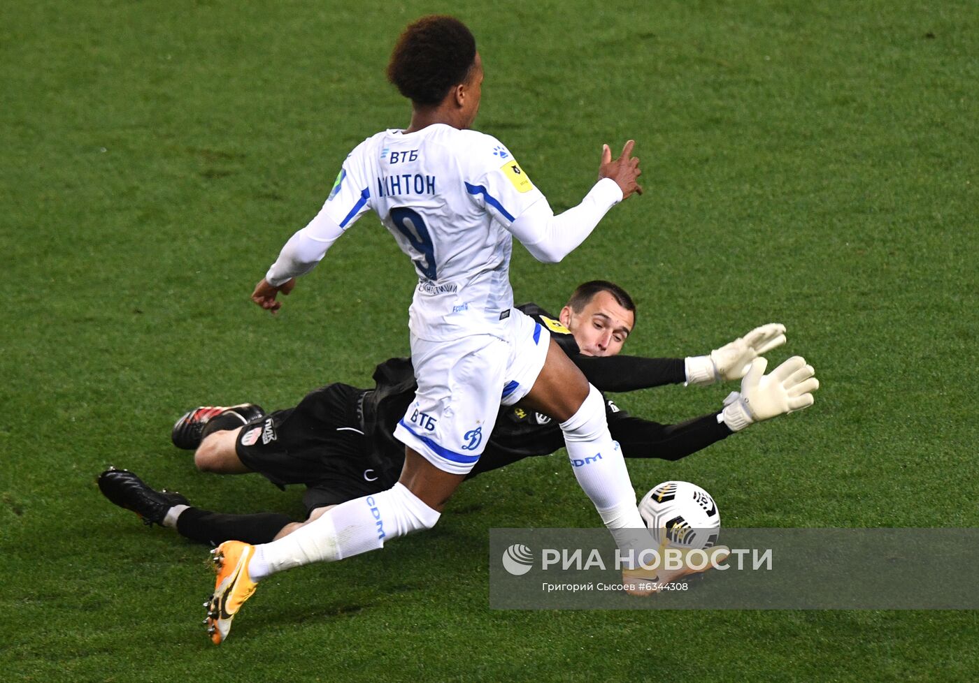 Футбол. РПЛ. Матч "Химки" - "Динамо"