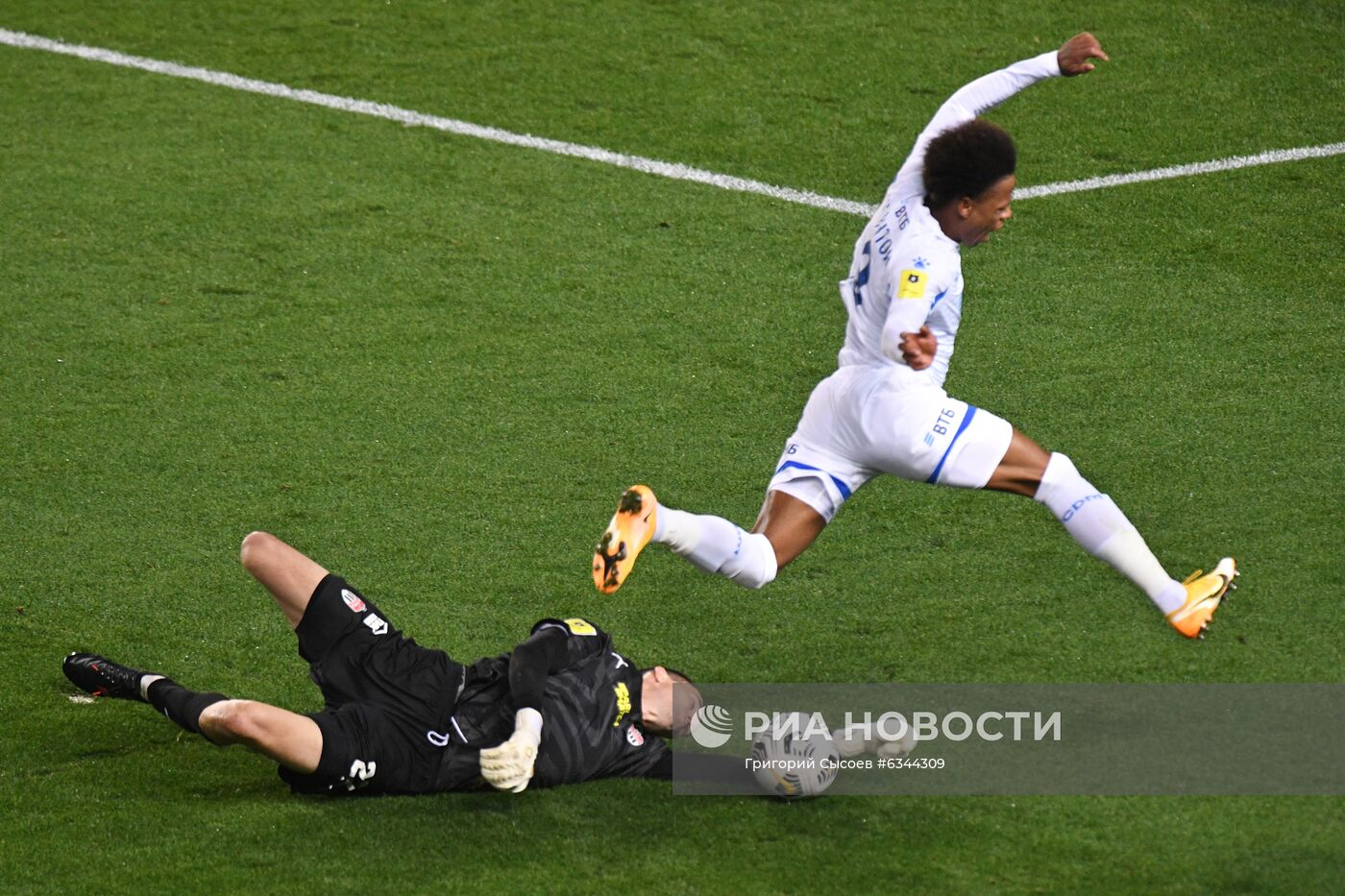 Футбол. РПЛ. Матч "Химки" - "Динамо"