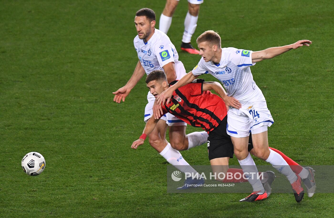 Футбол. РПЛ. Матч "Химки" - "Динамо"