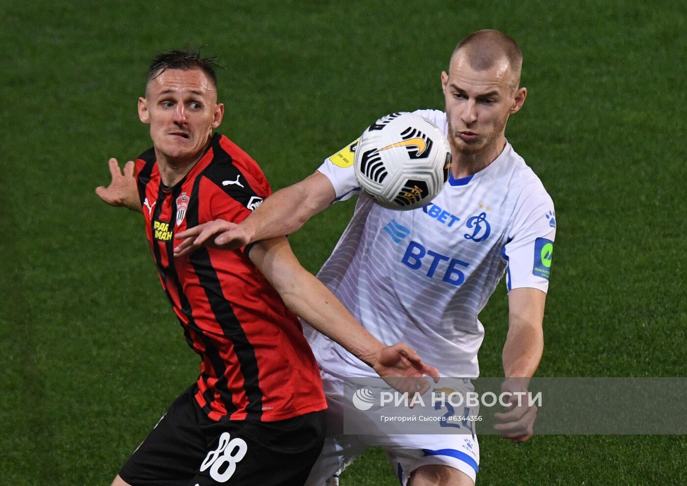 Футбол. РПЛ. Матч "Химки" - "Динамо"