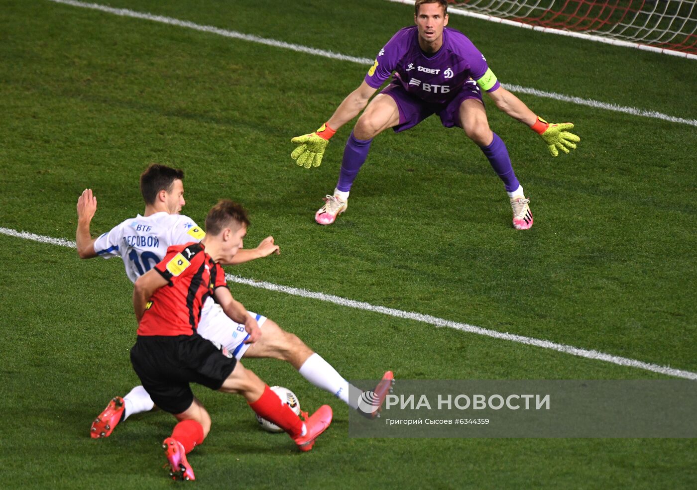 Футбол. РПЛ. Матч "Химки" - "Динамо"