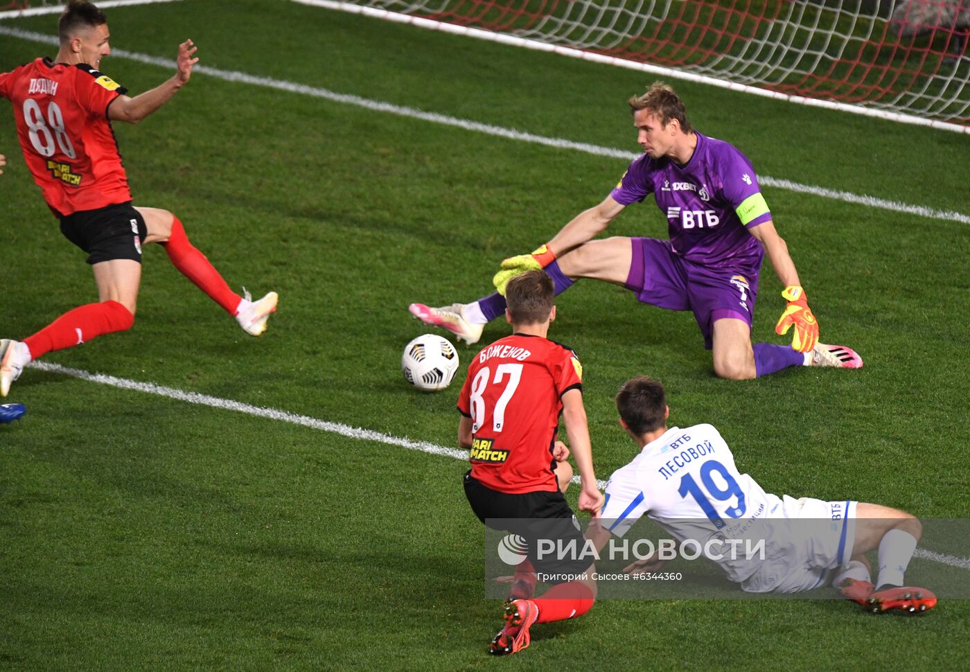 Футбол. РПЛ. Матч "Химки" - "Динамо"