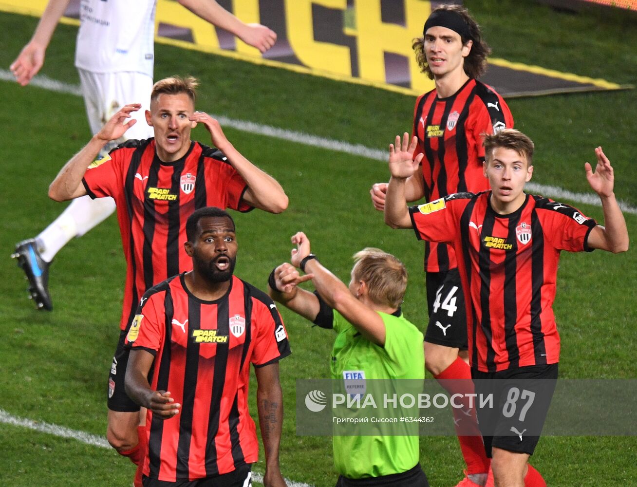 Футбол. РПЛ. Матч "Химки" - "Динамо"