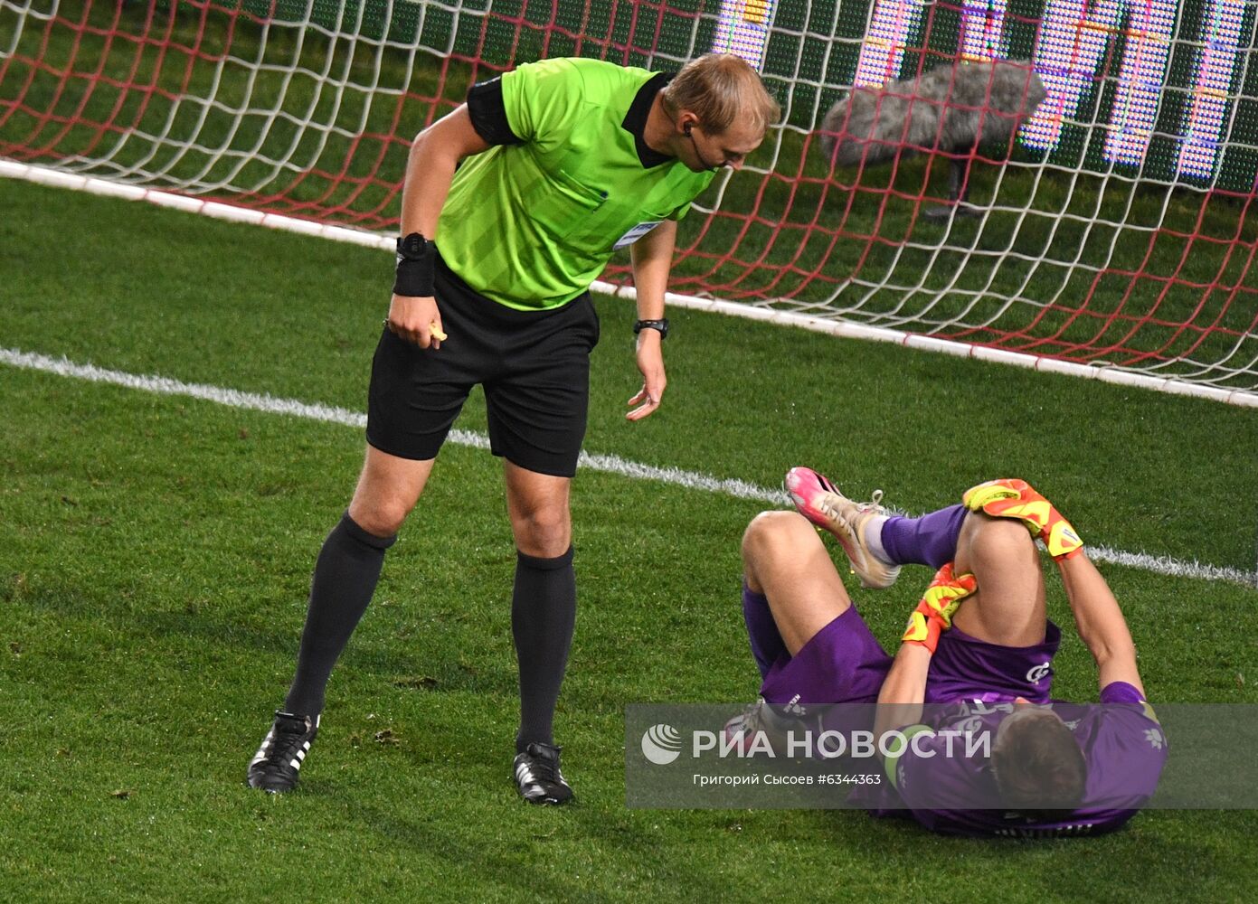 Футбол. РПЛ. Матч "Химки" - "Динамо"