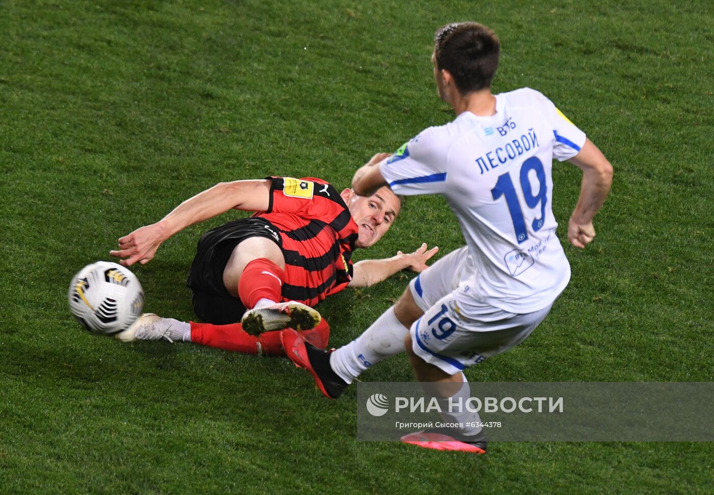 Футбол. РПЛ. Матч "Химки" - "Динамо"