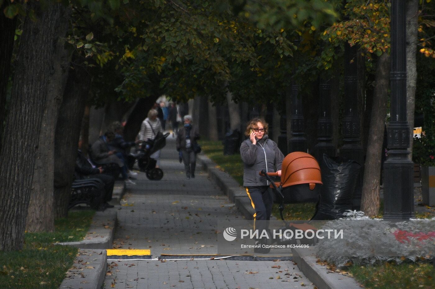 Теплая осенняя погода в Москве