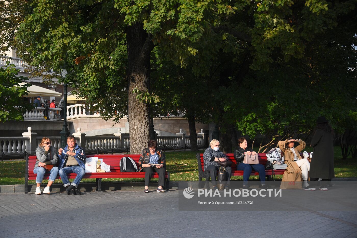 Теплая осенняя погода в Москве