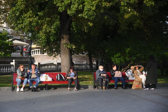 Теплая осенняя погода в Москве