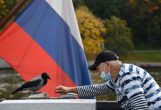 Теплая осенняя погода в Москве