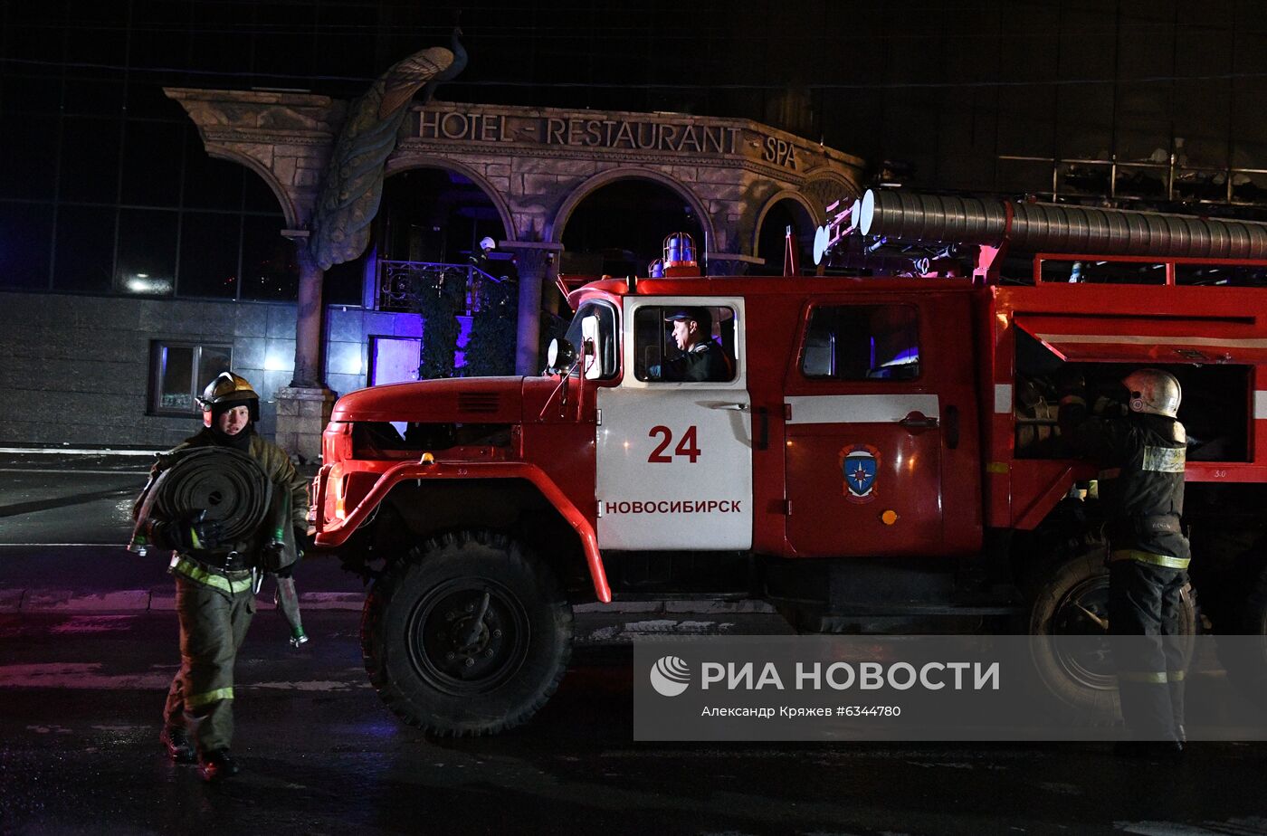 Пожар в здании гостиничного комплекса в Новосибирске