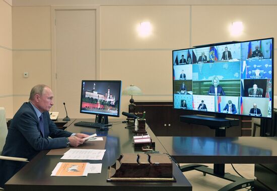 Президент РФ В. Путин провел совещание о развитии и декриминализации лесного комплекса