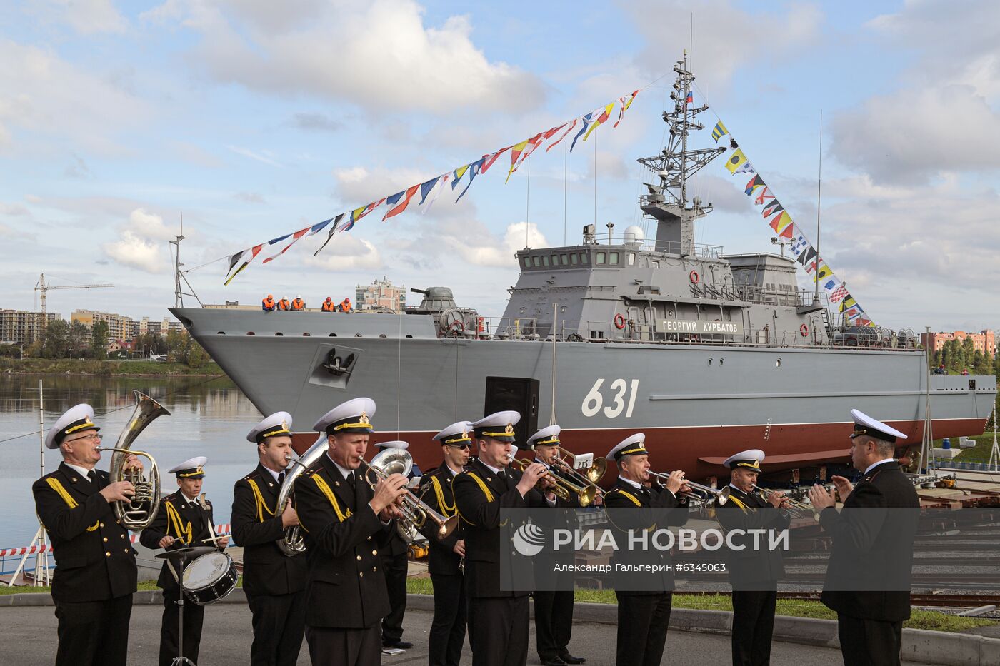 Спуск на воду корабля "Георгий Курбатов" в Санкт-Петербурге