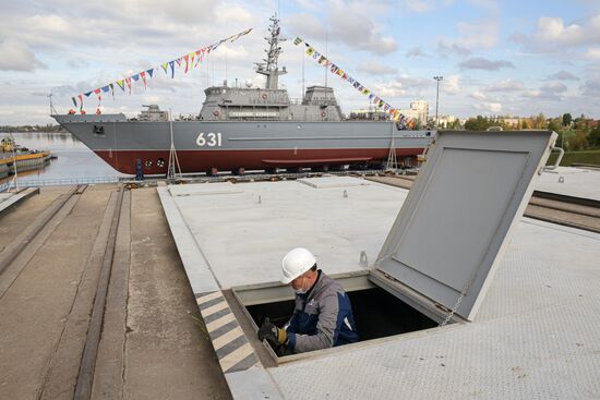 Спуск на воду корабля "Георгий Курбатов" в Санкт-Петербурге