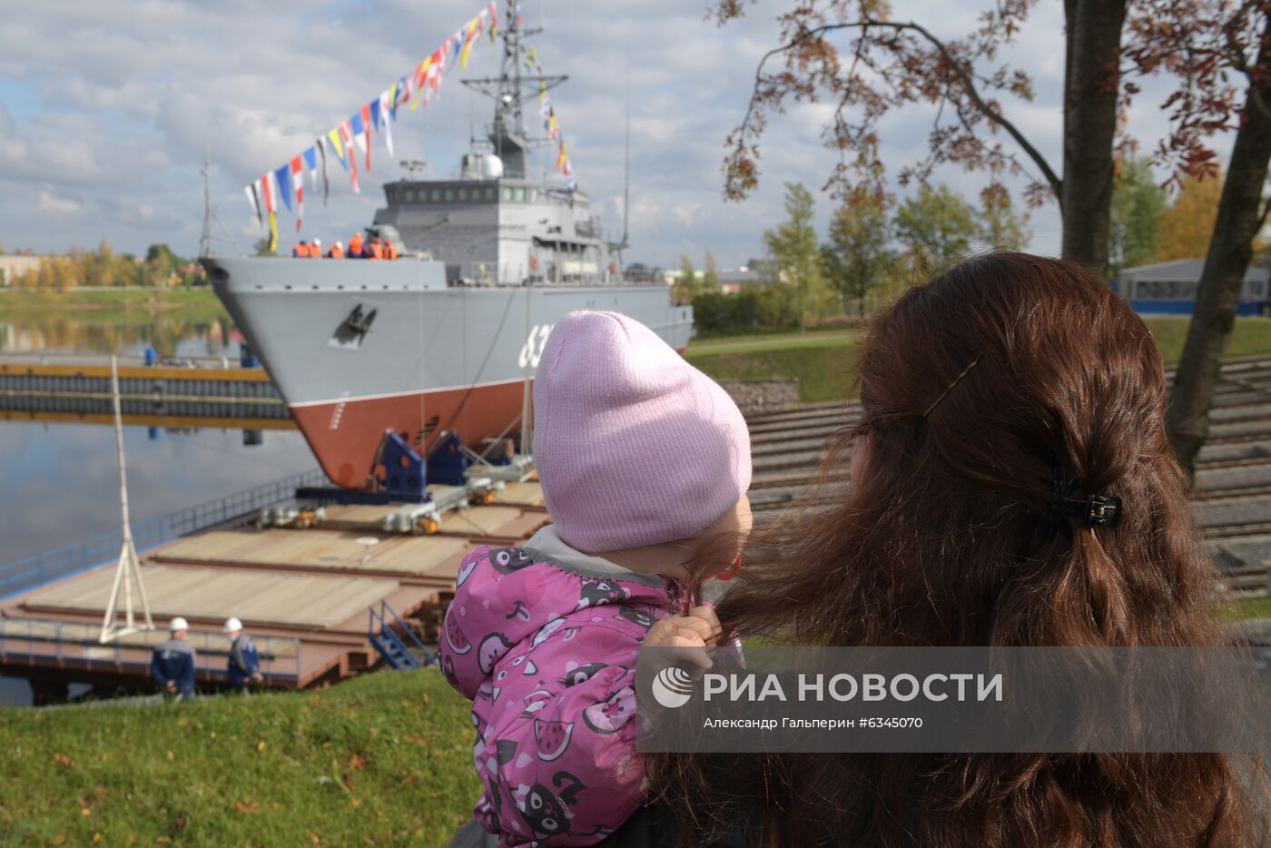 Спуск на воду корабля "Георгий Курбатов" в Санкт-Петербурге