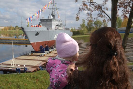 Спуск на воду корабля "Георгий Курбатов" в Санкт-Петербурге