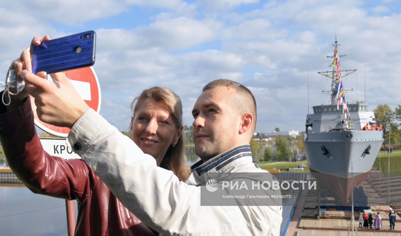 Спуск на воду корабля "Георгий Курбатов" в Санкт-Петербурге