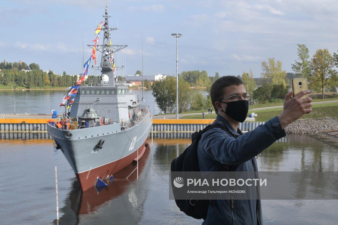 Спуск на воду корабля "Георгий Курбатов" в Санкт-Петербурге