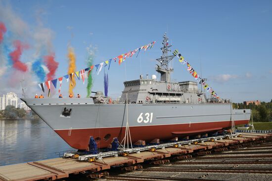 Спуск на воду корабля "Георгий Курбатов" в Санкт-Петербурге