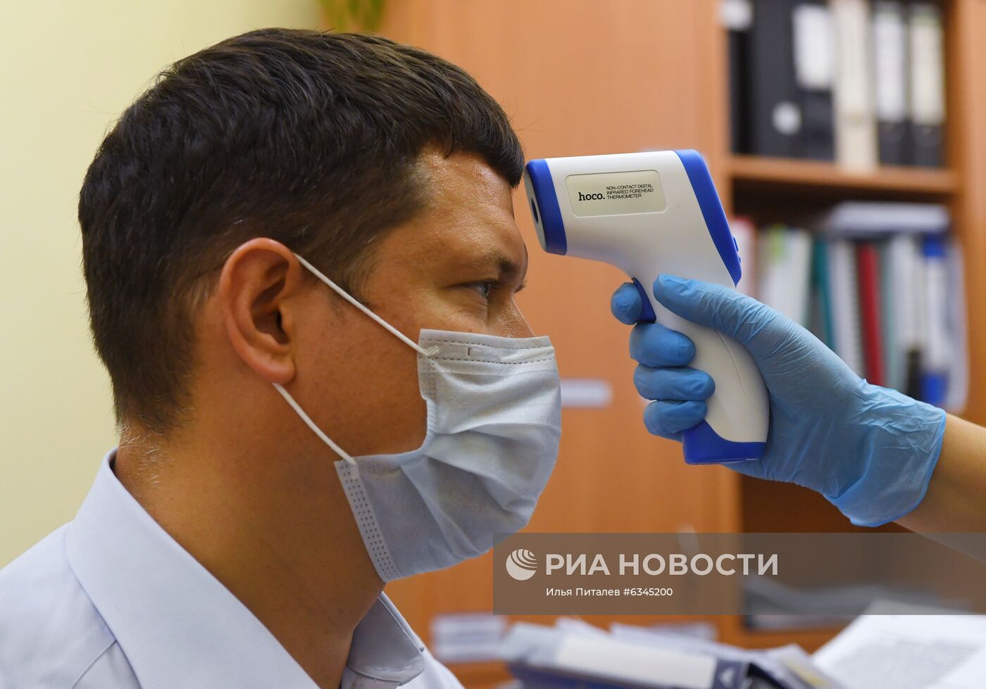 Вакцинация медработников от COVID-19 в Москве