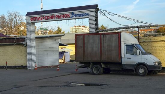 В Москве закрыли Коптевский рынок из-за нарушения масочного режима