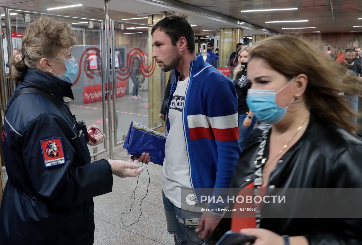 Проверка масочного режима в московском метро